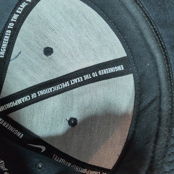 Nike True Swoosh Logo,Men's Tech Pack Black  Snapback Hat. - Picture 7 of 9